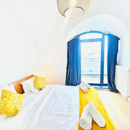 Bright&cozy 2 Br In Center