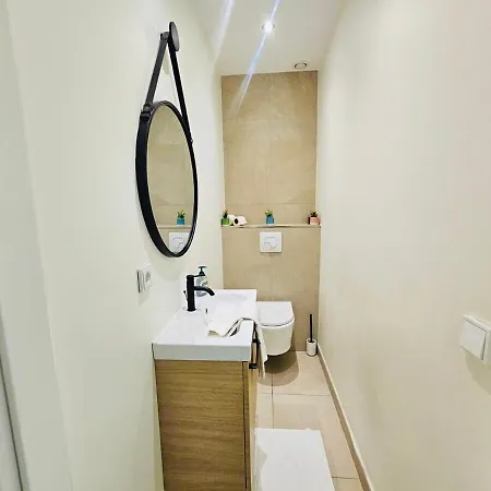 Διαμέρισμα Bright And Cozy 2 Bedroom In Center *