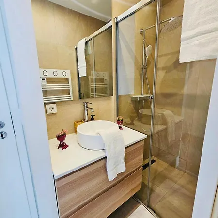 Διαμέρισμα Bright And Cozy 2 Bedroom In Center *