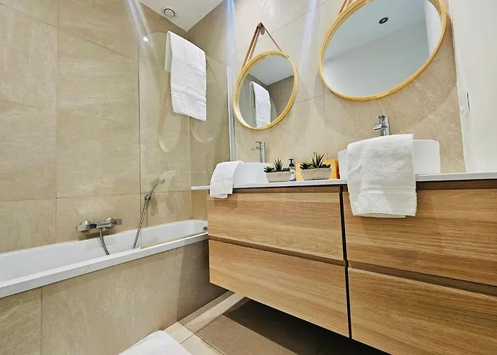 Apartment Bright And Cozy 2 Bedroom In Center