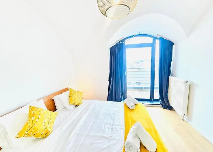 Bright And Cozy 2 Bedroom In Center