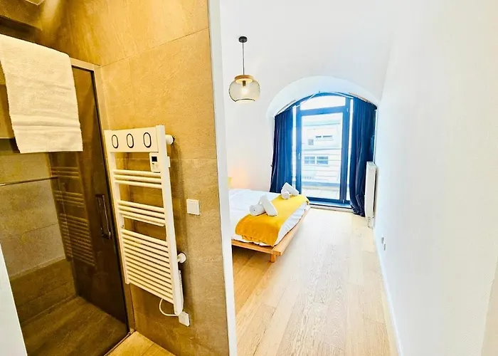 Bright And Cozy 2 Bedroom In Center *